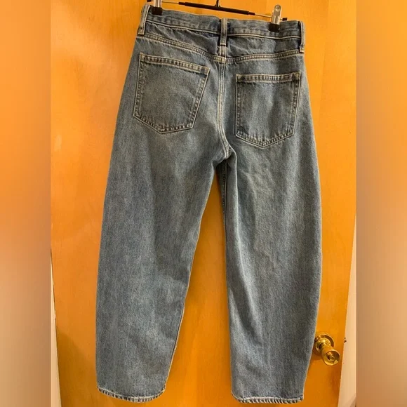 GAP Women's Cropped Jeans in Classic Blue - Picture 3 of 4